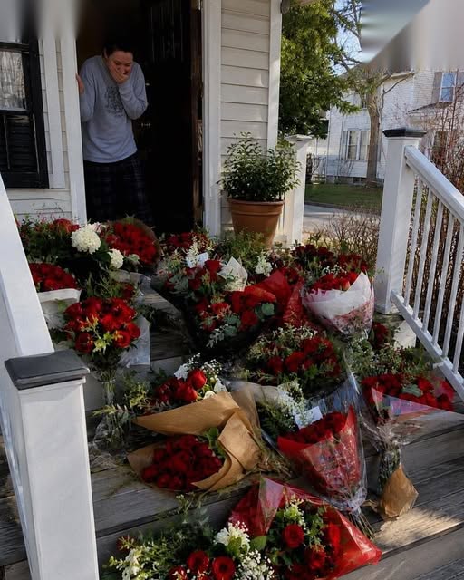 I Came Home From a Work Trip To Find 100 Roses Had Been Delivered to My Wife – Then I Saw the Note in One Bouquet